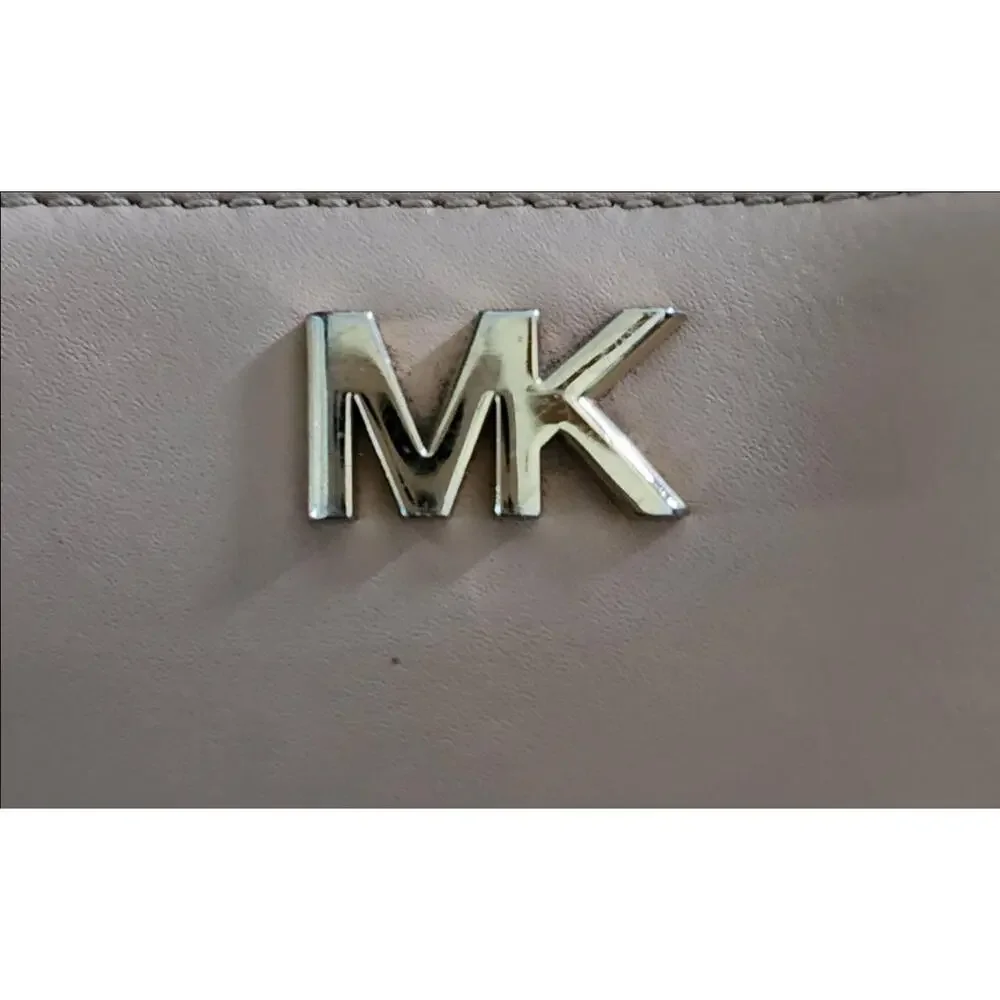 Michael Kors Bag Womens Size Medium Beige Tote Travel‎ Double Handles Logo